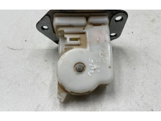 Zámek zadních dveří Nissan Juke I F15 2011