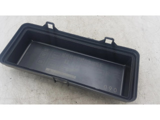 Pojistková skříňka Крышка ящика предохранителей 8267228090   Toyota Previa (XR30, XR40) II 2003