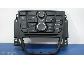 Радио/ проигрыватель CD/DVD / навигация