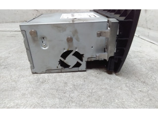 Радио/ проигрыватель CD/DVD / навигация