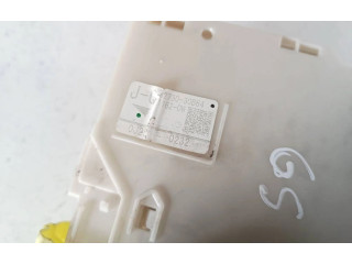 Pojistková skříňka 8273030B64, 0J250232 Lexus GS 300 350 430 450H 2010