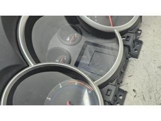 Přístrojová deska Chevrolet Cruze 2010 94576282, 10C25122