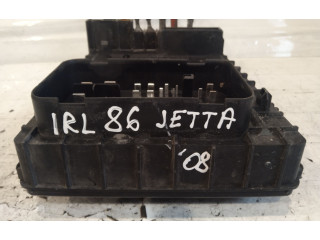 Блок предохранителей 1K0937125A   Volkswagen Jetta V    