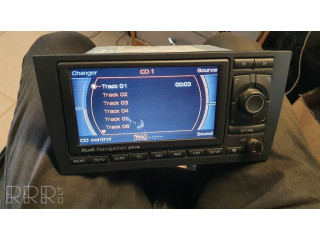 Радио/ проигрыватель CD/DVD / навигация