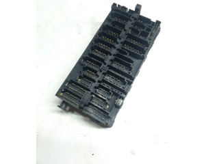 Блок предохранителей  357937039   Volkswagen Transporter - Caravelle T4    