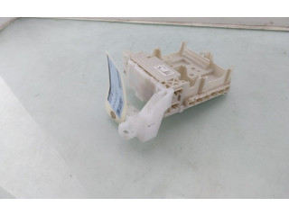 Блок предохранителей 827300H030, 827300H030A Peugeot 108