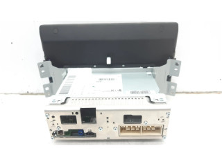 Радио/ проигрыватель CD/DVD / навигация