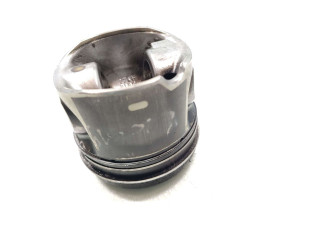 Píst Volvo XC90 D5244T18