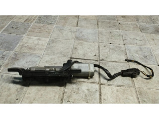 Притягиватель задней крышки