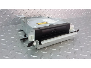 Радио/ проигрыватель CD/DVD / навигация