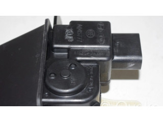 Замок задней крышки