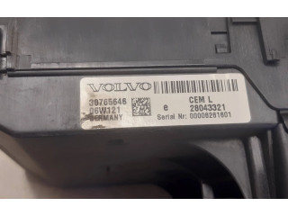 Блок предохранителей 30765646, 06W121 Volvo V70