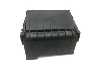 Pojistková skříňka Крышка ящика предохранителей 1K0937132F Volkswagen Touran II 2012