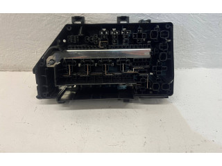 Блок предохранителей 32331868 Volvo XC40