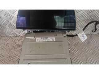 Радио/ проигрыватель CD/DVD / навигация