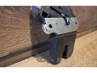 Замок багажника Volkswagen Jetta V 2005 - 2010 года