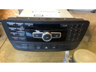 Радио/ проигрыватель CD/DVD / навигация