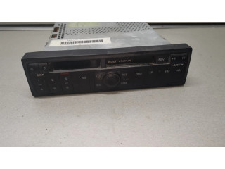 Радио/ проигрыватель CD/DVD / навигация