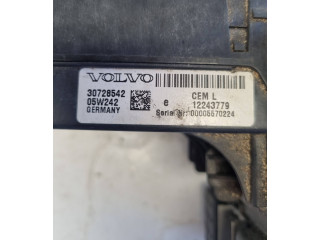 Блок предохранителей 30728542, 05W242 Volvo S60
