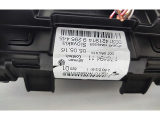 Přístrojová deska BMW 1 F20 F21 2015 9295445