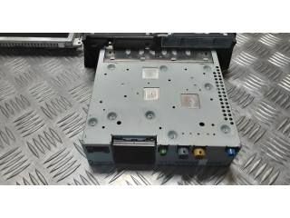 Радио/ проигрыватель CD/DVD / навигация