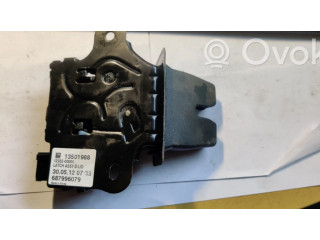 замок багажника 687996079    Chevrolet Malibu 