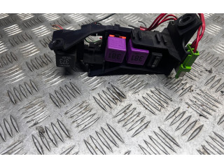 Pojistková skříňka 4E0937503B Audi A8 S8 D3 4E 2004