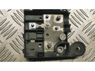 Другая деталь отсека двигателя