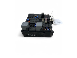 Блок предохранителей 32268453   Volvo XC90    