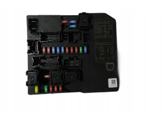 Pojistková skříňka 284B7EB33C Nissan Navara D40 2004