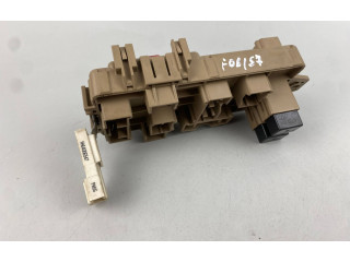 Блок предохранителей 611301 Subaru Forester SG