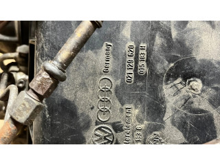 Vstřikovací lišta 026133353, 0438121011 Audi 100 200 5000 C3 pro benzínový motor 1.8