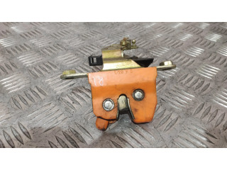 Замок задней крышки