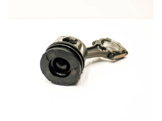 Píst 69012E24B Opel Astra J