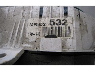 Přístrojová deska  Mitsubishi Pajero 2001 MR402532  