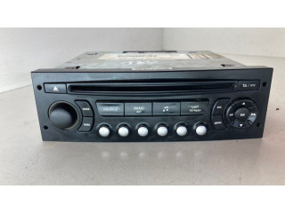 Радио/ проигрыватель CD/DVD / навигация