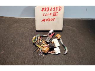 Блок предохранителей  6105, 233293D   Renault Clio III    