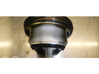 Píst 11257551550 BMW 1 E81 E87 pro benzínový motor 2.0