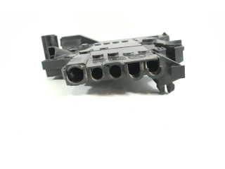 Блок предохранителей 32200114, 19716000002   Volvo S60    