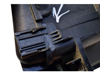 Блок предохранителей  30728132, 30728133   Volvo XC90    