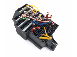 Блок предохранителей 7703297597C   Renault Clio II    