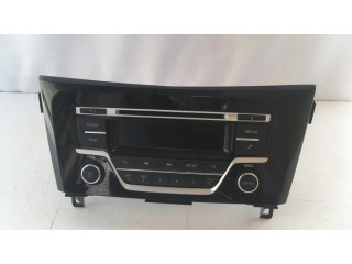 Радио/ проигрыватель CD/DVD / навигация