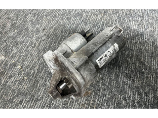 Масляный насос   233003329R  Renault Clio IV 