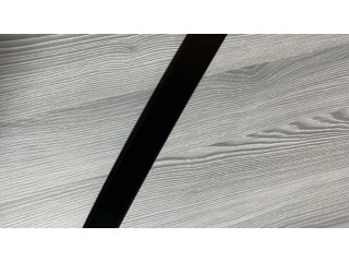 Другая деталь отделки пере́дней дверей