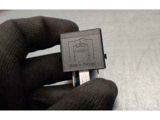 Блок предохранителей 4H0951253A   Audi Q3 8U    