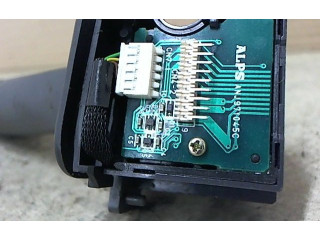 Ручка стеклоочистителей 31268582   Volvo V70