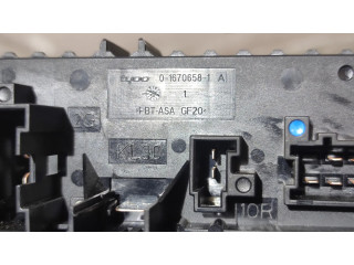 Pojistková skříňka 016706581A Mercedes-Benz E A207 2011