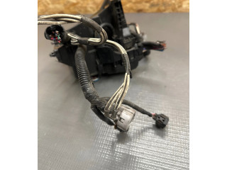 Pojistková skříňka 8211105Q10 Toyota Avensis T270 2013