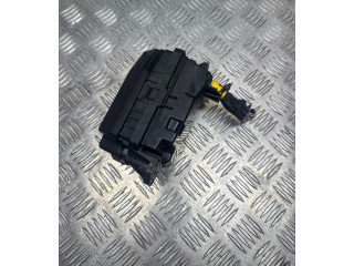 Блок предохранителей Mitsubishi Outlander