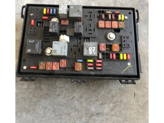 Блок предохранителей  13368642   Opel Astra J    